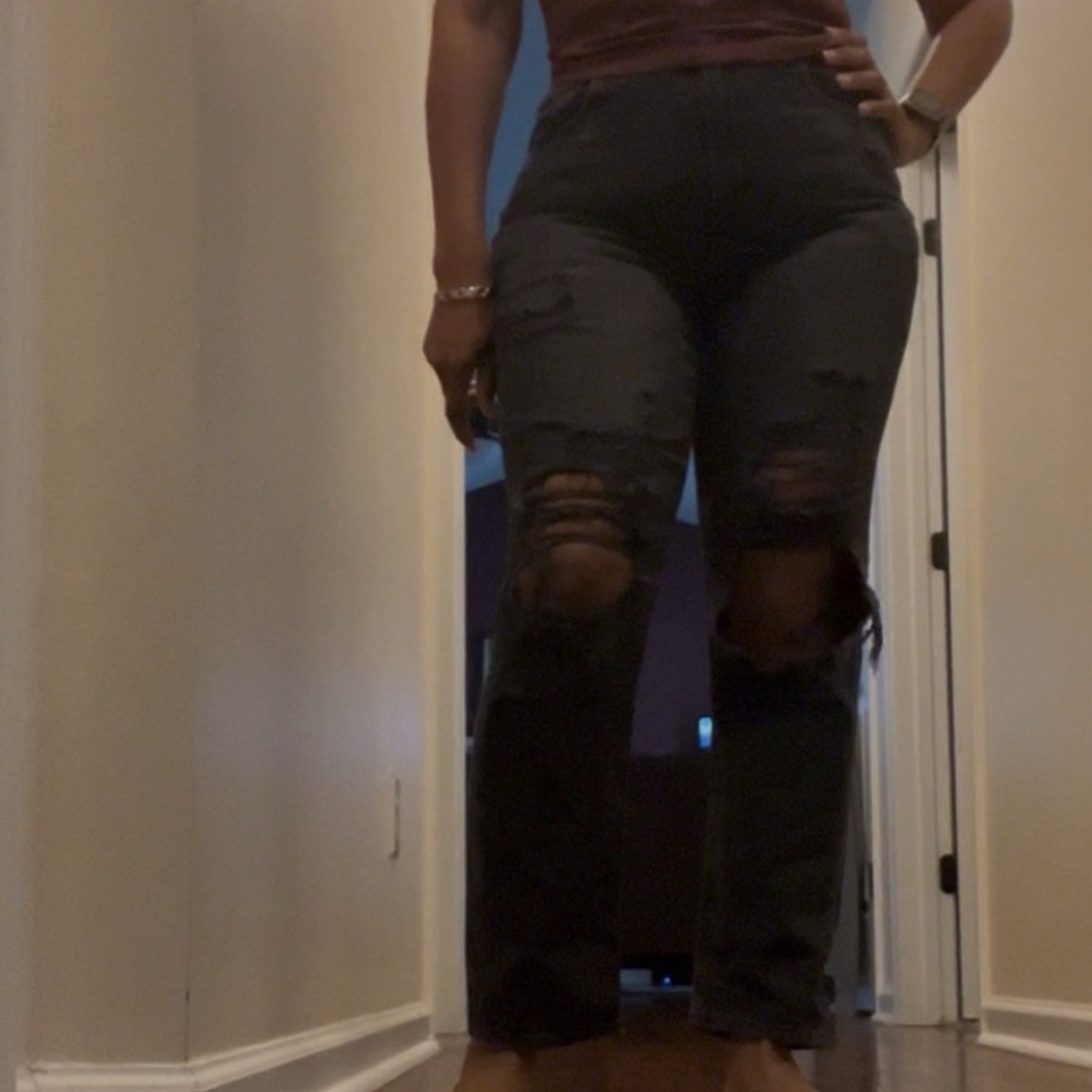 EUC AE Women’s Distressed Mom Jean - Black/Gray - Sz 8 Regular